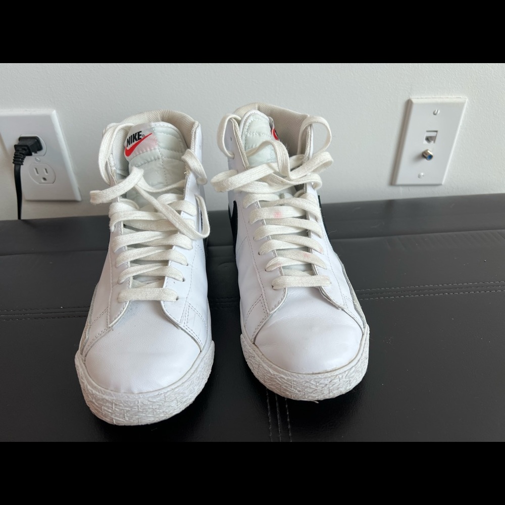 White Nike Blazers ‘77